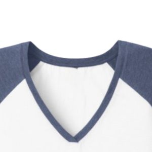 T-shirt graphique à col en V pour femme, en coton doux, à manches courtes, décontracté, pour les jours de match, vêtements de mode, tenue de tous les jours - Product Image 2