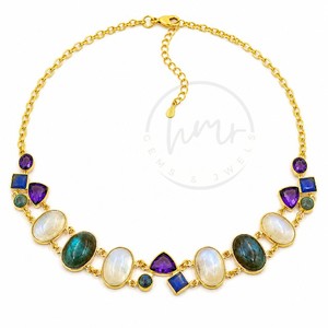Collar llamativo de boda chapado en oro de 18 quilates con múltiples gemas: Labradorita, Piedra Lunar Arcoíris, Amatista, diseño floral bohemio. - Product Image 1