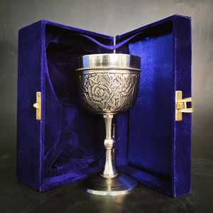 Cáliz de latón hecho a mano estilo medieval, copa de vino con detalles grabados, vasos para vino, vasos para cerveza, diseño en relieve de latón. - Product Image 2