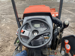 Tractor M5-111 2015, 210HP, 4WD, Transmisión por Engranajes, Premium, Listo para Exportación, Equipo Agrícola de Uso Pesado, Suministro a Granel, Origen Texas - Product Image 3