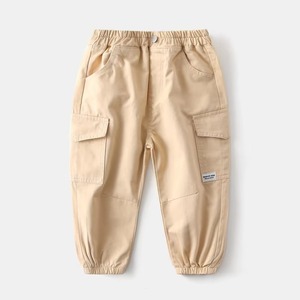 Pantalon cargo confortable pour garçons, style décontracté et utilitaire, tissu durable pour les enfants actifs - Product Image 4