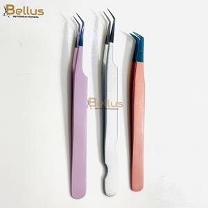 Pinzas para Pestañas Profesionales de Acero Inoxidable Bellus International, Punta Suave, Duraderas, Antiestáticas, Personalizadas para Salón de Belleza - Product Image 1