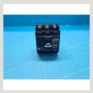 Disjoncteur à boîtier moulé Fuji SG53C 20A, d'occasion, comme il est, pièces d'équipement semi-conducteur d'époque - Product Image 3