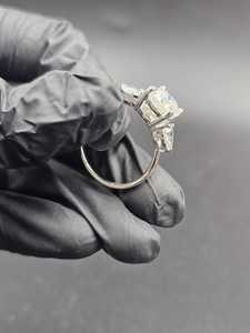 Anillo de tres piedras con diamante moissanita de corte cojín, plata 925 original, joyería fina para aniversario, regalo encantador para pareja - Product Image 2