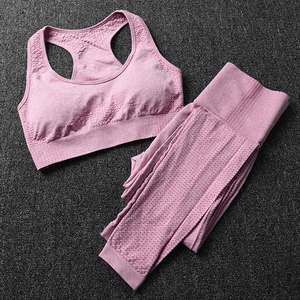 Nouvel ensemble de yoga pour femmes à prix abordable, service OEM, ensemble de yoga pour femmes effet push-up, vêtements de sport pour femmes - Product Image 6