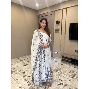 CONJUNTO DE TRAJE BORDADO GEORGETTE ANARKALI TOTALMENTE COSTADO AY-341 Color Blanco - Product Image 3