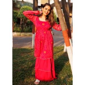 Ensemble Kurta décontracté en chiffon pur rose Blossom avec imprimé Bandhej dessiné à la main - Taille XS - Product Image 5