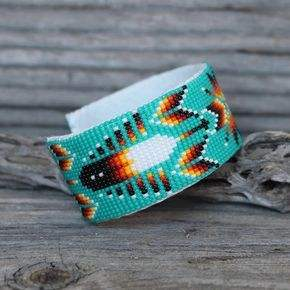 Bracelet tissé artisanal unique tendance 2025 avec broderie motif animal et accessoires à pompons - Product Image 6