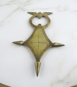 Ouvre-bouteille vintage en laiton, croix touareg du Niger, design inspiré de l'Afrique, ouvre-bouteille manuel pour bière, outil de bar décoratif en laiton - Product Image 2