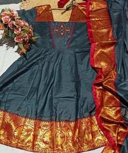 Robe traditionnelle en soie verte, longueur cheville, avec bordure Zari et dupatta, tenue ethnique pour femmes, mariage, Inde, Pakistan 85195 SI:-350 - Product Image 2