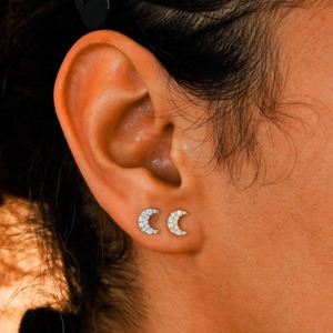 Pendiente de Diamante Luna Solitario con Engaste Pavé en Oro de 14K, Diamante Cultivado en Laboratorio, Pendiente Celestial para Mujer, Joyería de Regalo Única - Product Image 6