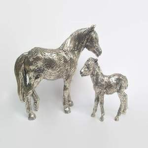 Figura de Caballo de Aluminio Fundido Hecha a Mano para una Decoración Interior Elegante con una Gran Maestría Artesanal - Product Image 5