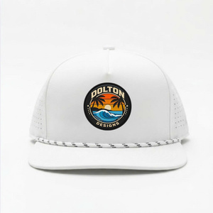 Parche de silicona personalizado con logo, orificios cortados a láser, cuerda, visera plana, tela deportiva perforada e impermeable para gorra de golf, tenis y béisbol. - Product Image 1