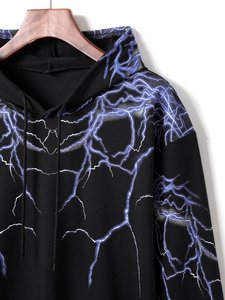เสื้อฮู้ดดี้ผู้ชายแบบมีเชือกผูก พร้อมลายสาดสีและลายสายฟ้า ออกแบบมาเพื่อสตรีทแวร์สุดเทรนด์ในราคาที่เข้าถึงได้ - Product Image 4