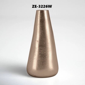 Nouveau vase à fleurs en métal fait main, tendance mondiale, support floral de luxe haut de gamme pour la maison, l'hôtel, le restaurant, les événements et la vente en gros - Product Image 1