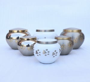Urnes funéraires modernes en laiton de haute qualité pour animaux de compagnie, finition nickel brillant, gravées, pour le stockage des cendres - Product Image 5