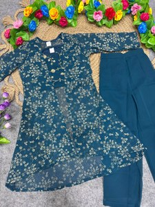 Conjunto de Top Corto y Pantalones Palazzo con Mangas Largas, Diseño Floral en Georgette, Bordado con Lentejuelas, Estilo Fashion Dream - Product Image 6
