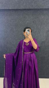 ชุดเดรส Anarkali แบบเย็บเต็มตัวสำหรับงานแต่งงานและงานปาร์ตี้ ชุดเดรสสไตล์ปากีสถานจากซัพพลายเออร์อินเดีย - Product Image 3