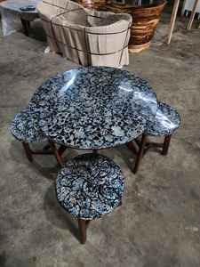 Mesa de Comedor y Sillas de Madera Maciza Hechas a Mano para 4 Personas con Superficie de Resina para Interiores, Terraza y Sala de Estar - Product Image 4