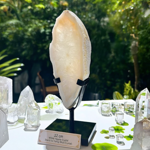 Cristal de Ágata Blanco Natural de 12 cm, Tallado a Mano en Forma Libre, Pulido, sobre Base de Hierro, para Decoración del Hogar y la Oficina - Product Image 3