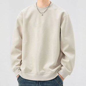 Sudadera de cuello redondo color verde oliva para hombre: Estilo minimalista, máxima comodidad. Esta sudadera de cuello redondo verde oliva es perfecta para usar en capas o de forma individual. - Product Image 4