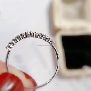 Bagues de mariage en argent sterling 925 plaqué rhodium, style hip-hop, motif chevron, empilables, pour demande en mariage, délicates, en forme de V, faites à la main, unisexe - Product Image 2