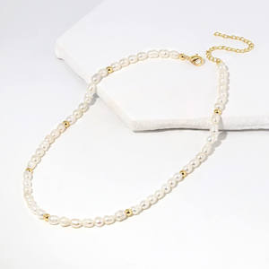 Collier en or avec pendentif en forme de brique de 26 lettres, design créatif, petit carré, chaîne de clavicule, collier à perles tendance, best-seller - Product Image 2