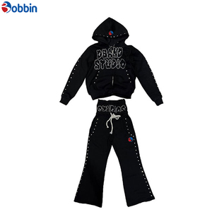 Ensemble de survêtement tendance avec logo personnalisé imprimé, coupe décontractée, orné de strass, pour un usage quotidien, comprenant un sweat à capuche et un pantalon de survêtement brillants. - Product Image 1