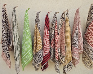 Pañuelo Artesanal de Algodón con Estampado Indio, Bufanda Boho para la Cabeza, Accesorios para el Cabello para Festivales, Regalo para Ella, Accesorios de Playa - Product Image 2