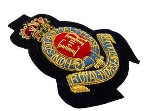 Badges de blazer en tissu de luxe brodés sur mesure de haute qualité avec effet 3D en relief fait main - Designmill - Product Image 2