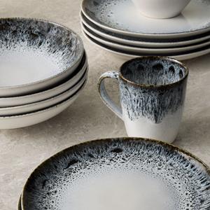 Ensemble d'assiettes en céramique effet pierre nordique, finition émail réactif, empilables, design durable pour les tables rustiques modernes - Product Image 3