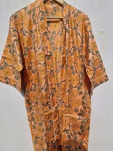 Bata Kimono de Algodón Floral Hecha a Mano con Estampado de Bloques - Product Image 2