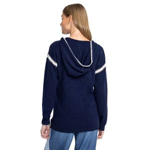 Sudadera con Capucha Sorority Whip Stitch Azul Marino con Cuello en V, Forro Polar con Ribete Blanco, Corte Regular, Estilo Casual, Otoño - Product Image 2