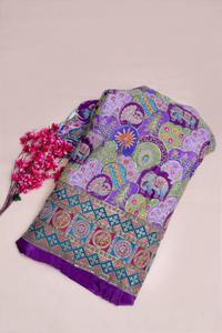 Tissu en crêpe naturel violet à imprimé floral Buta avec bordure ornementale épaisse pour vêtements ethniques et robes Kurti - Product Image 2