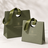 Sacs shopping en papier personnalisés avec logo imprimé et poignée en ruban pour cosmétiques, vêtements, chaussures, cadeaux, boutiques, vente en gros