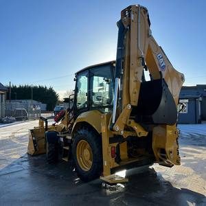 Retroexcavadora Caterpillar 420F con sistema de control suave y cargador frontal, lista para operaciones con equipo pesado - Product Image 1