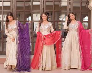 Nuevo tejido Jacquard Heavy Cosmos con vestido Jacquard Cosmos y dupatta con bordado y estampado Bandhani. - Product Image 2