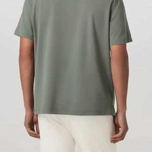Camiseta Urbana Olive Pocket para Hombre con Logotipo Personalizado en el Pecho, Corte Relajado, Estilo Urbano Premium para Uso Diario, Manga Corta - Product Image 6
