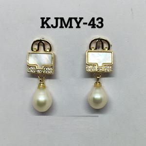 Pendientes de Perlas Redondas Clásicas Fabricados en India para Damas de Honor, Novias y Accesorios para Eventos Formales, Disponibles al Mejor Precio - Product Image 3