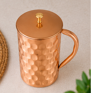 Carafe en cuivre martelé artisanal avec couvercle et poignée 1,5 L – Bienfaits ayurvédiques pour la santé - Product Image 1