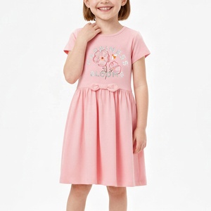 Nouvelle robe rose à imprimé graphique, coupe ajustée et évasée, col rond, manches courtes, longueur genou, ourlet évasé, vente en gros - Product Image 1
