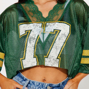 Maillot de football court vert en maille pour femme, style streetwear, col en V, respirant, en polyester, avec numéro imprimé, crop top tendance, fabriqué aux États-Unis - Product Image 6