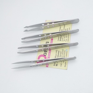 Pince à épiler sourcils en acier inoxydable à pointe biseautée avec poignée perforée, personnalisable avec logo, pour épilation des poils incarnés. - Product Image 2