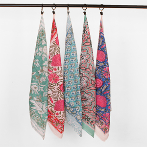 Pañuelo Cuadrado con Estampado a Mano de Jaipur, Diseño Floral Rústico, para Cubrir el Cabello, para Mujer, Accesorio de Estilo Vintage - Product Image 3