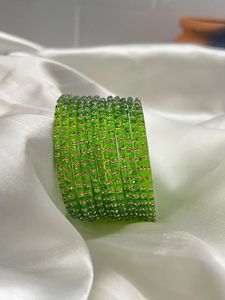 Conjunto de Brazaletes Kashmiris de Moda en Aleación de Cobre Multitono y Acero Inoxidable con Acabado Ombre y Detalles Brillantes para Bodas Tradicionales - Product Image 4