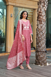 Elegante y Premium Conjunto de Kurti Color Durazno para Mujer, Manga 3/4, Completamente Cosido, para Ocasiones Formales y Festivas - Product Image 2