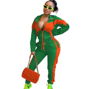 Wholesale Trending <b>Crop</b> <b>Top</b> and Sweatpants Outfit Women Two Piece Custom Streetwear Casual Tracksuit Sportswear Supplier - Product Image 4