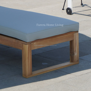 Chaise longue de jardin en teck de style moderne avec tissu imperméable pour piscines, plages, villas et hôtels de villégiature - Product Image 3