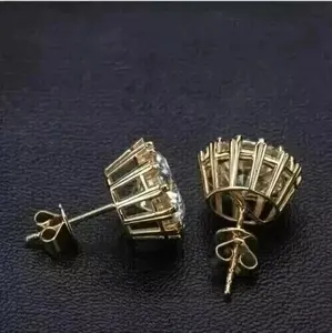 Boucles d'oreilles solitaires en argent sterling plaqué or avec moissanite ronde de 2,30 carats, Tishya Diamond - Product Image 5