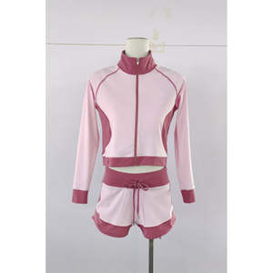 Ensemble de sport 3 pièces personnalisé pour femme : hauts extensibles à col rond, soutien-gorge de sport et short, style hip-hop - Product Image 2